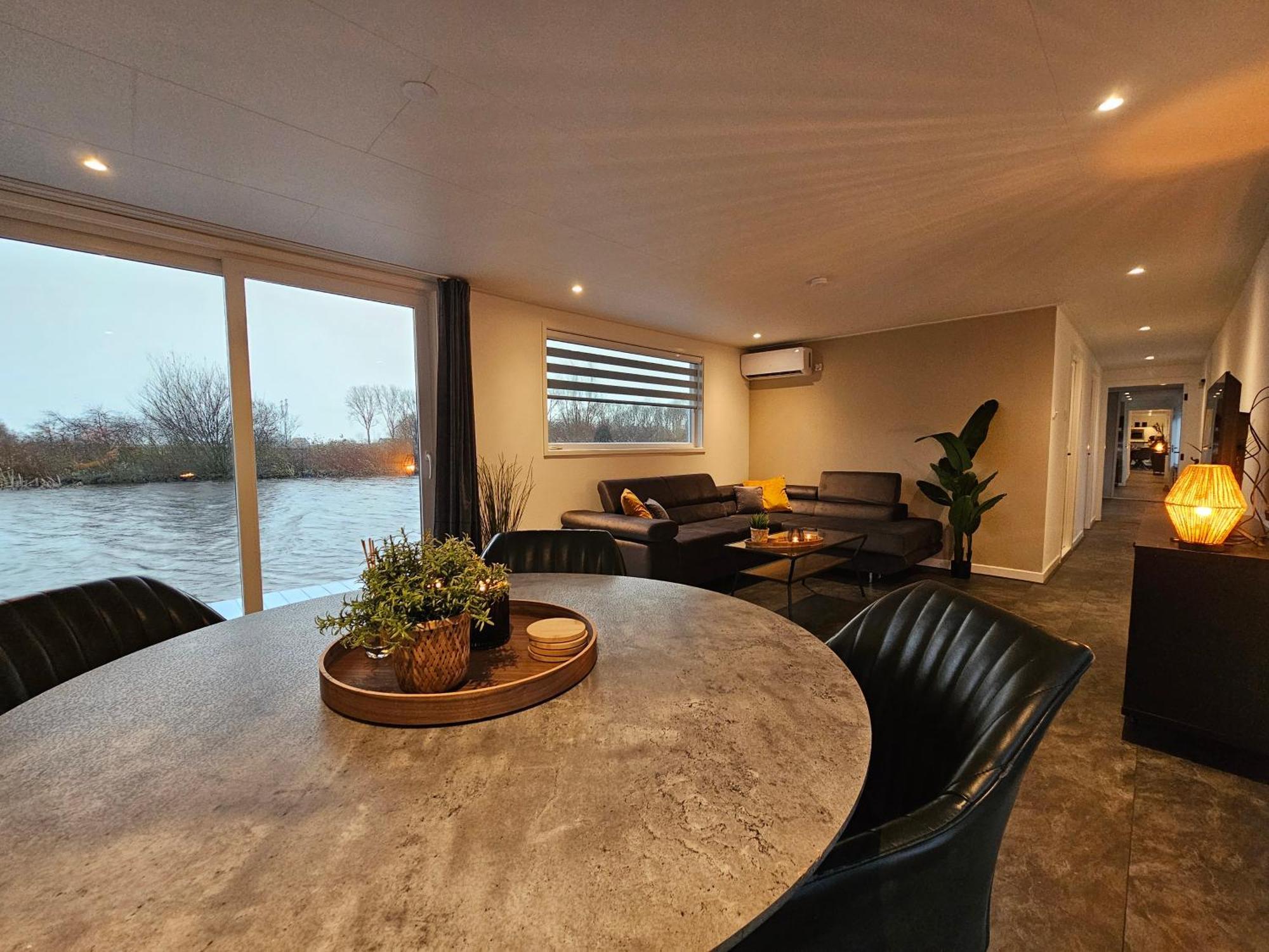 Luxe Woonboot In De Natuur Evt Met Console Bootje! 陆瓦尔登 外观 照片