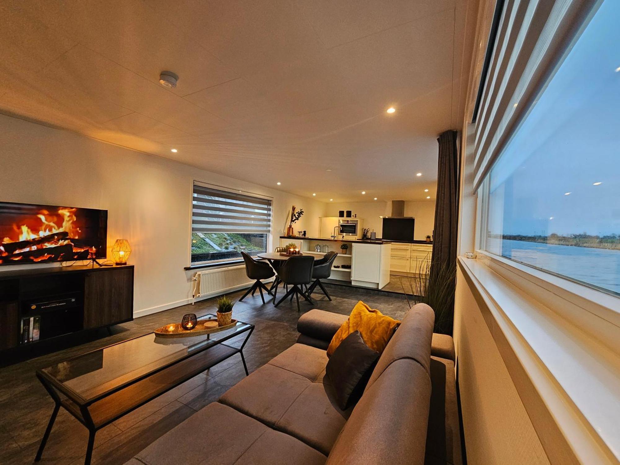 Luxe Woonboot In De Natuur Evt Met Console Bootje! 陆瓦尔登 外观 照片